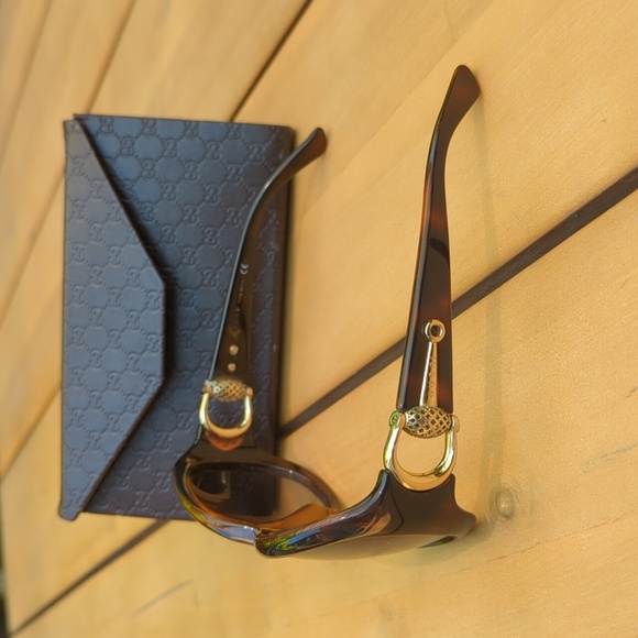 Gucci Brown Oversized Sunglasses with Tortoiseshell Frame - Great Condition - Picture 3 of 6